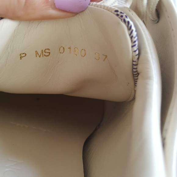 AUTHENTIC LOUIS VUITTON SNEAKERS - Picture 3 of 8